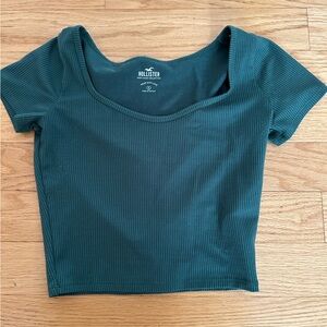 Hollister dark green ribbed tee